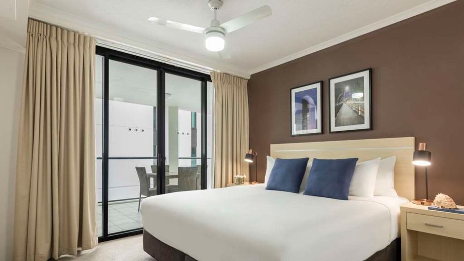 iStay RiverCity Room