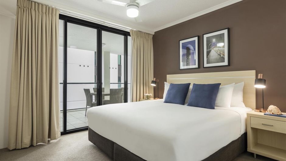 iStay RiverCity Room