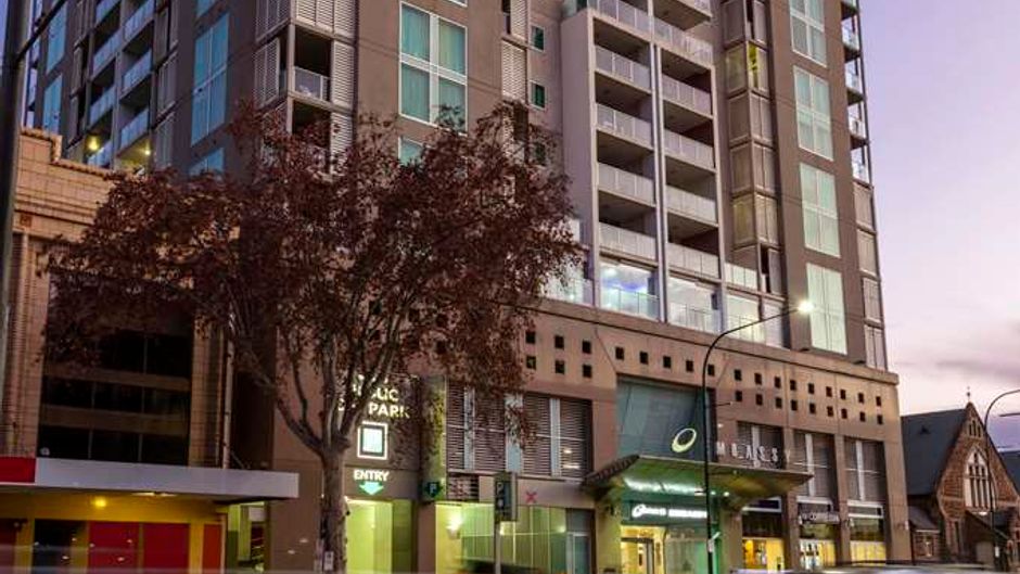 Oaks Embassy Suites Exterior