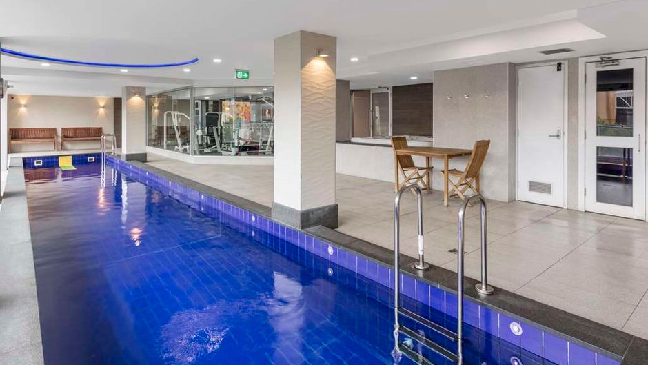 Oaks Embassy Suites Pool