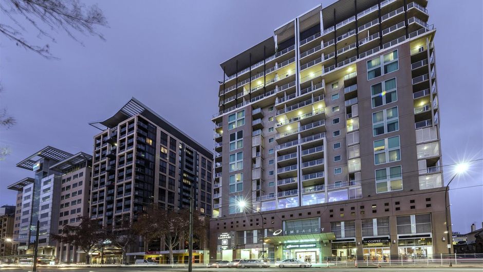 Oaks Embassy Suites Exterior