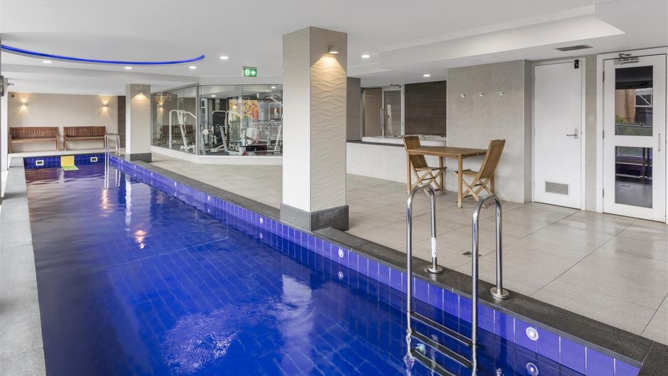 Oaks Embassy Suites Pool