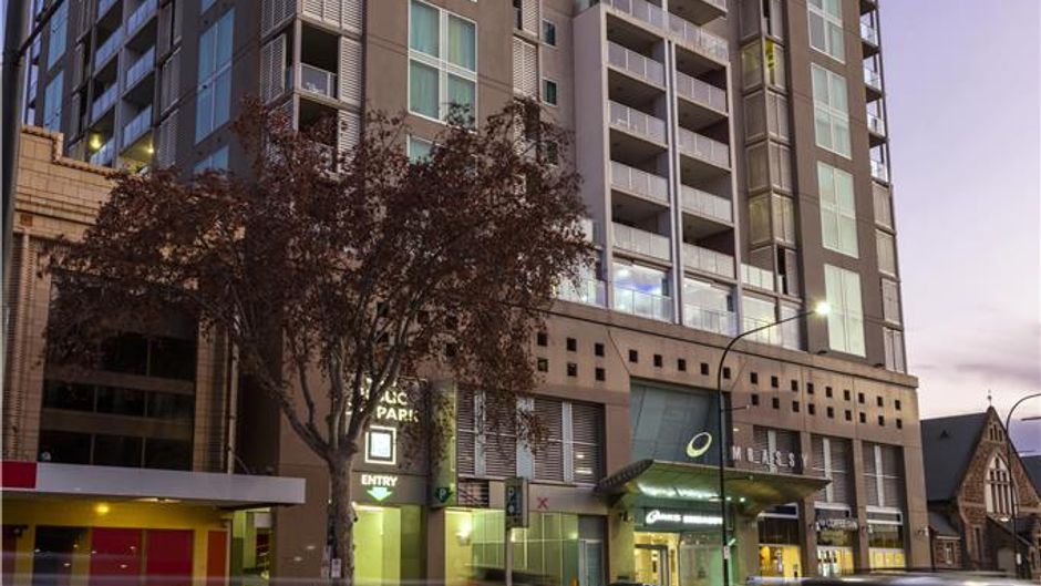 Oaks Embassy Suites Exterior