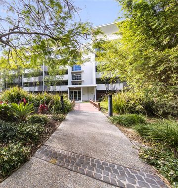 Oaks Brisbane Mews Suites