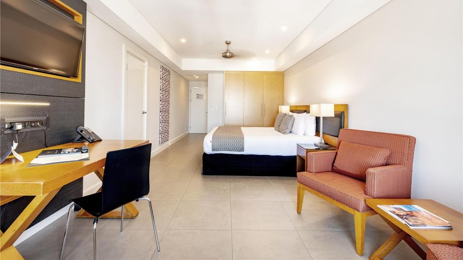 Oaks Elan Darwin Room