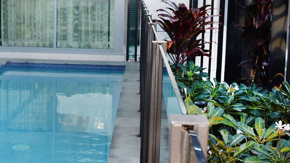 Oaks Gladstone Grand Hotel Pool