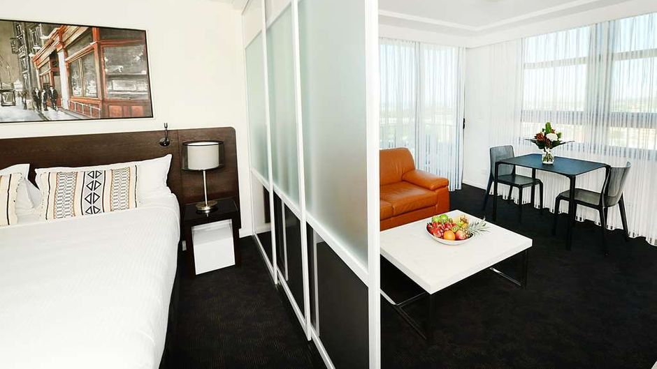 Oaks Gladstone Grand Hotel Room
