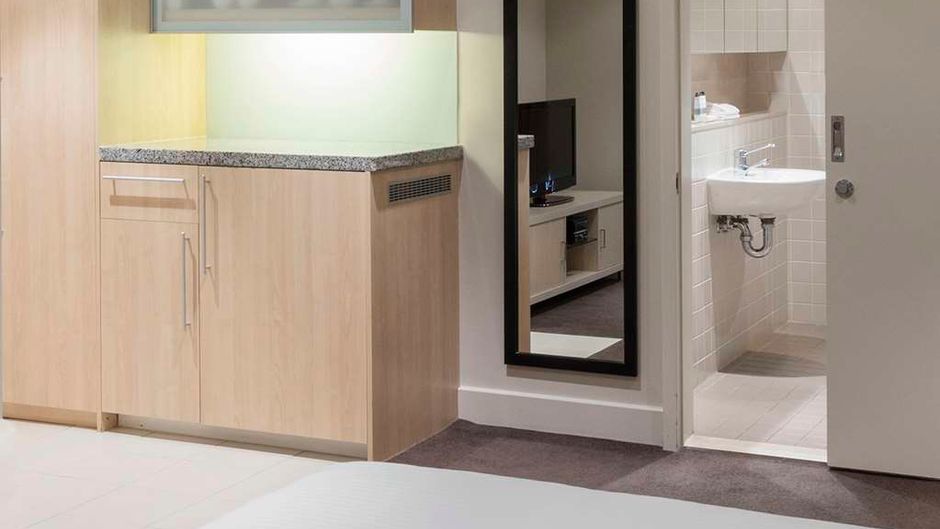 Oaks Glenelg Plaza Pier Suites Room