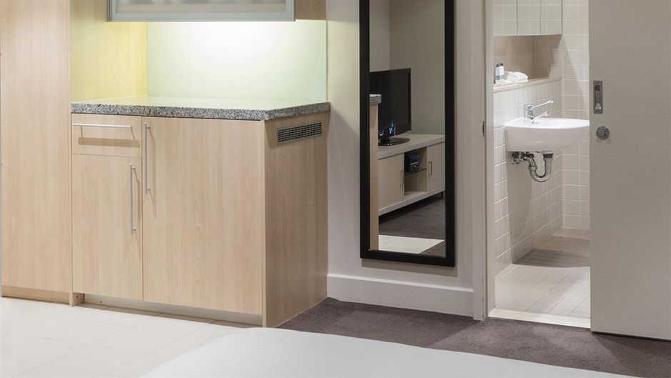 Oaks Glenelg Plaza Pier Suites Room