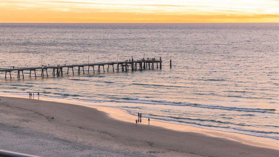 Oaks Glenelg Plaza Pier Suites Exterior