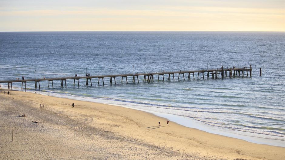 Oaks Glenelg Plaza Pier Suites Exterior
