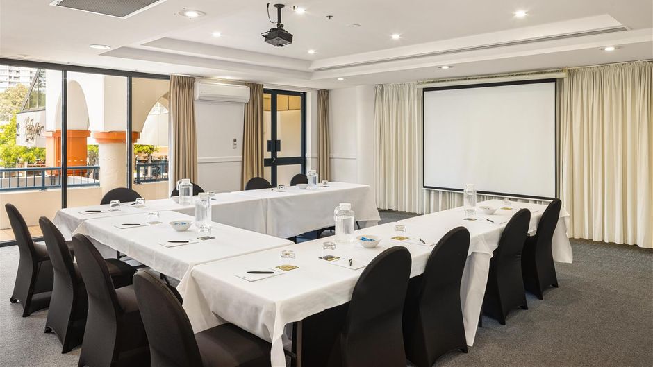 Oaks Gold Coast Calypso Plaza Suites Meeting
