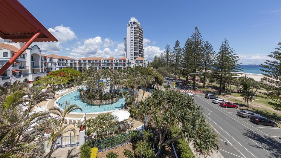 Oaks Gold Coast Calypso Plaza Suites Exterior