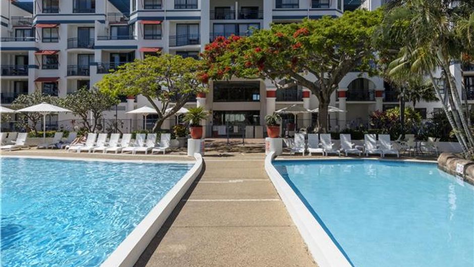 Oaks Gold Coast Calypso Plaza Suites Pool