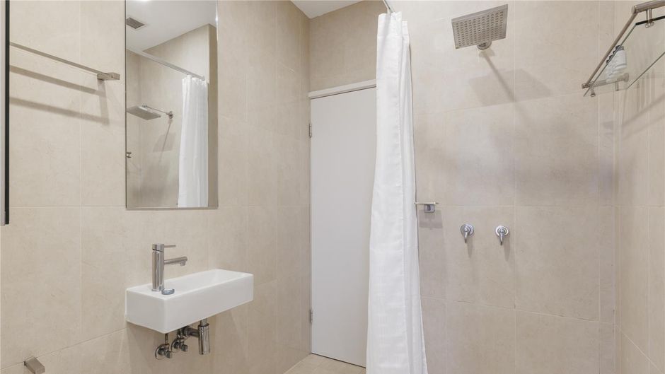 Oaks Melbourne on Collins Street Room
