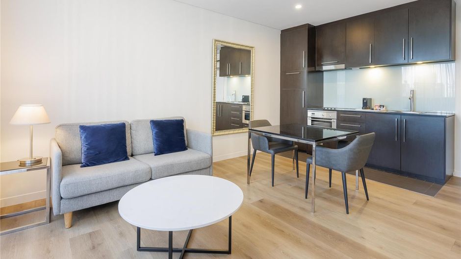 Oaks Melbourne on Collins Street Room