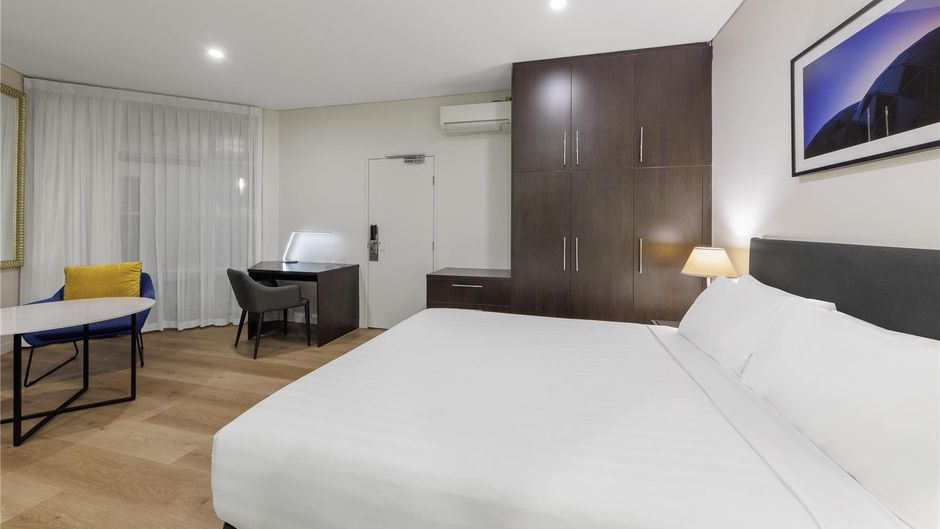 Oaks Melbourne on Collins Street Room