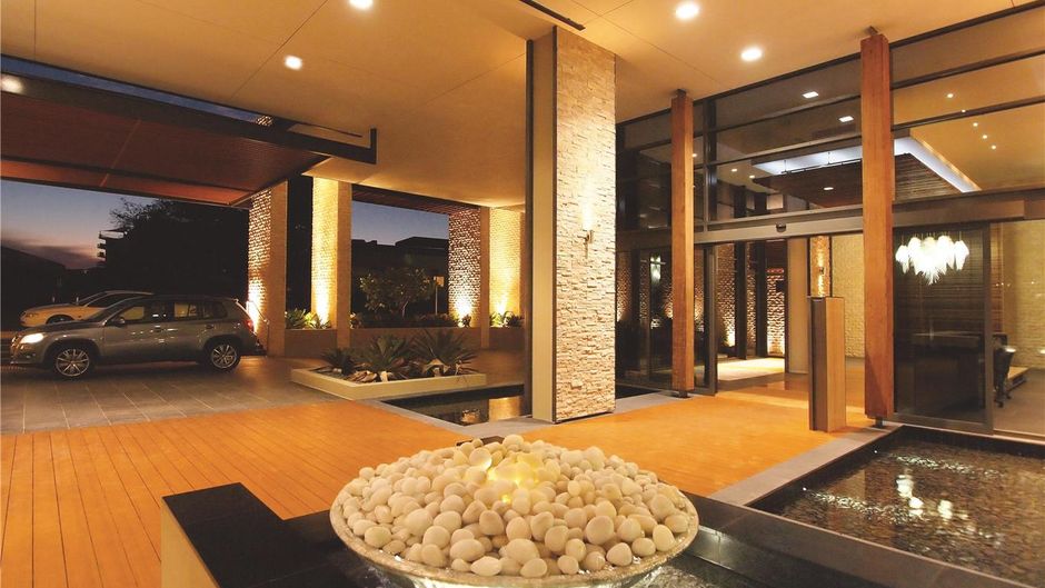 Oaks Redcliffe Mon Komo Suites Exterior