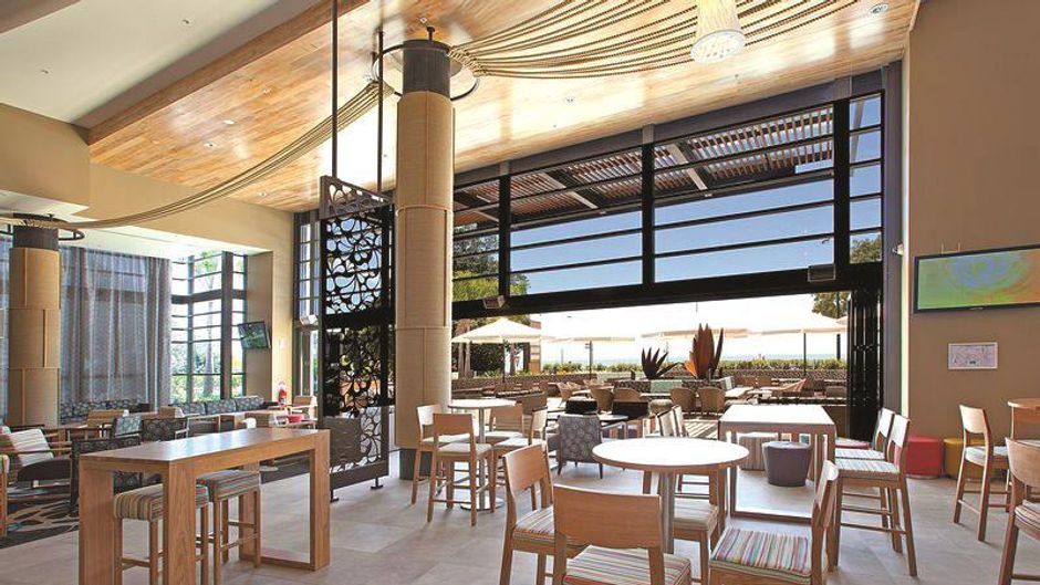 Oaks Redcliffe Mon Komo Suites Restaurant