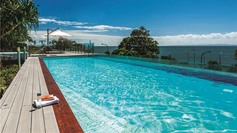 Oaks Redcliffe Mon Komo Suites Pool