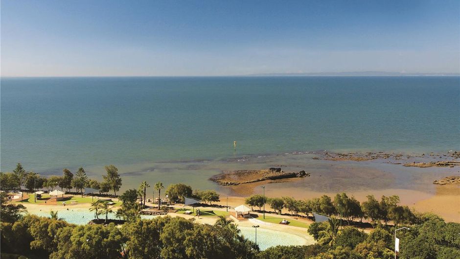 Oaks Redcliffe Mon Komo Suites Room