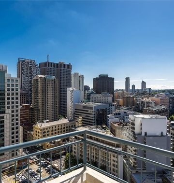 Oaks Sydney Castlereagh Suites