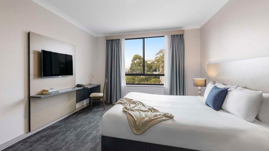 Oaks Sydney North Ryde Suites Room