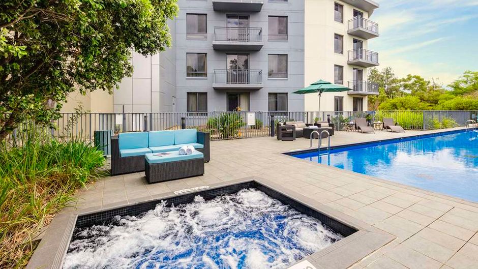 Oaks Sydney North Ryde Suites Pool