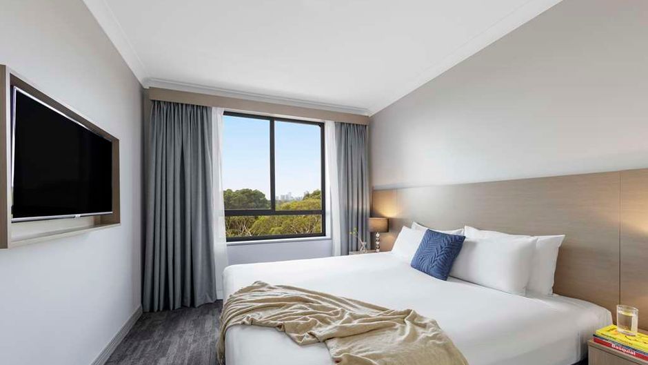 Oaks Sydney North Ryde Suites Room