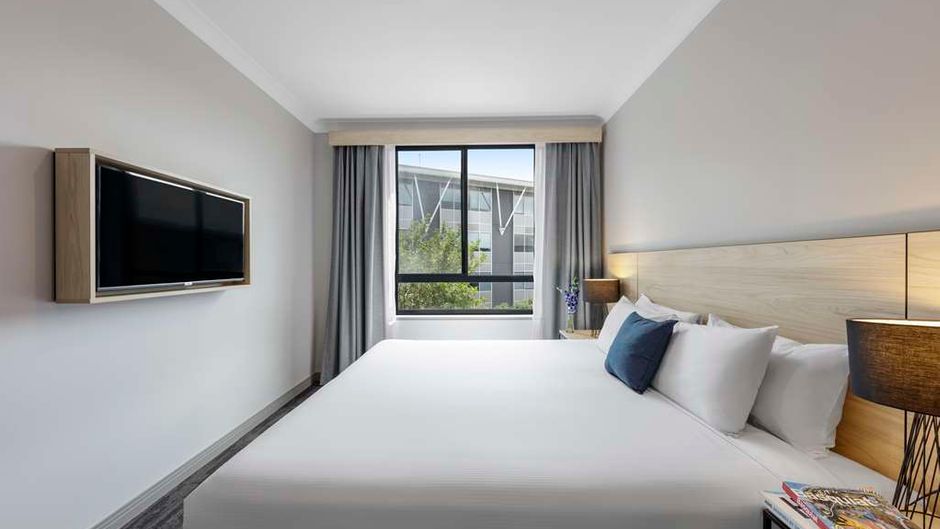 Oaks Sydney North Ryde Suites Room