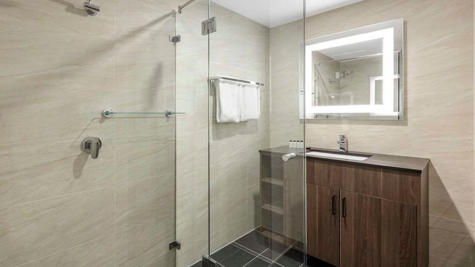 Oaks Sydney North Ryde Suites Room
