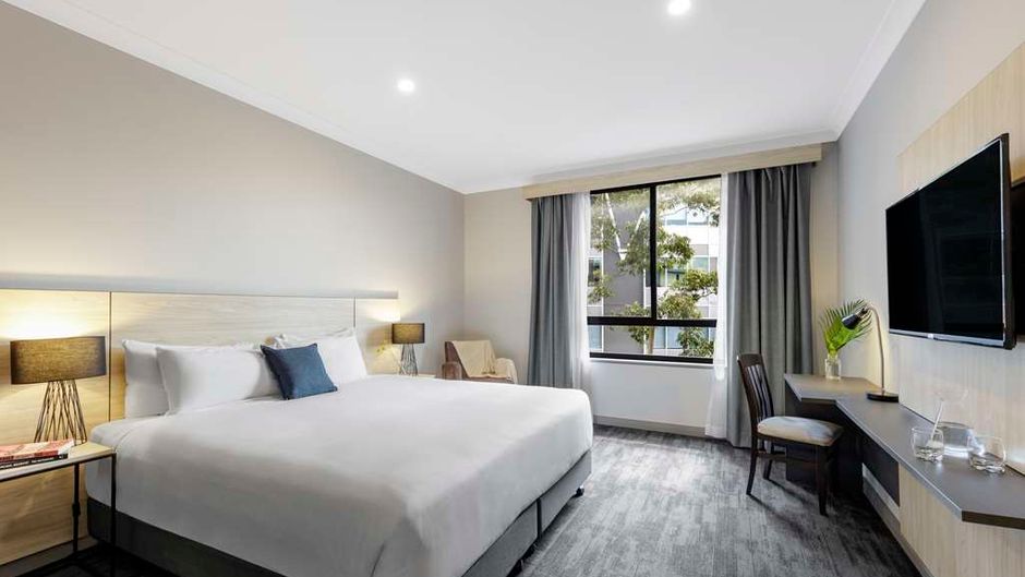 Oaks Sydney North Ryde Suites Room