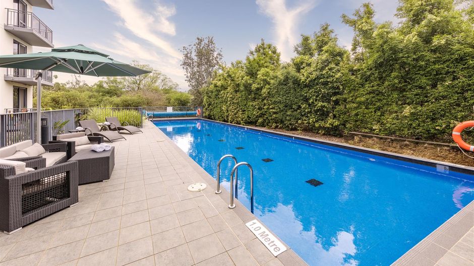 Oaks Sydney North Ryde Suites Pool