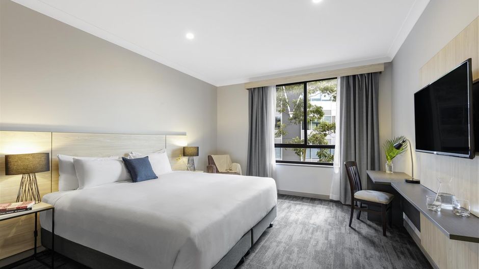 Oaks Sydney North Ryde Suites Room
