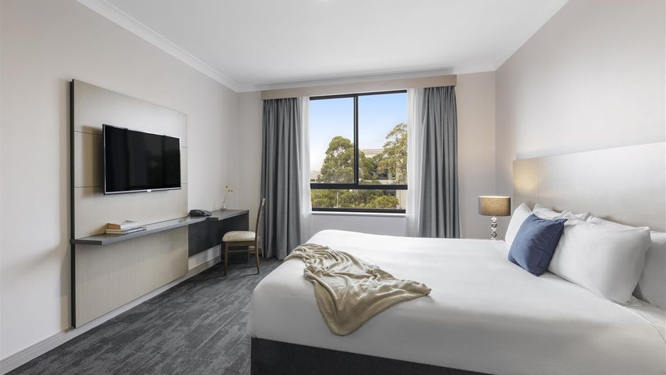 Oaks Sydney North Ryde Suites Room