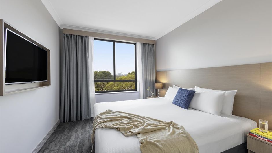 Oaks Sydney North Ryde Suites Room