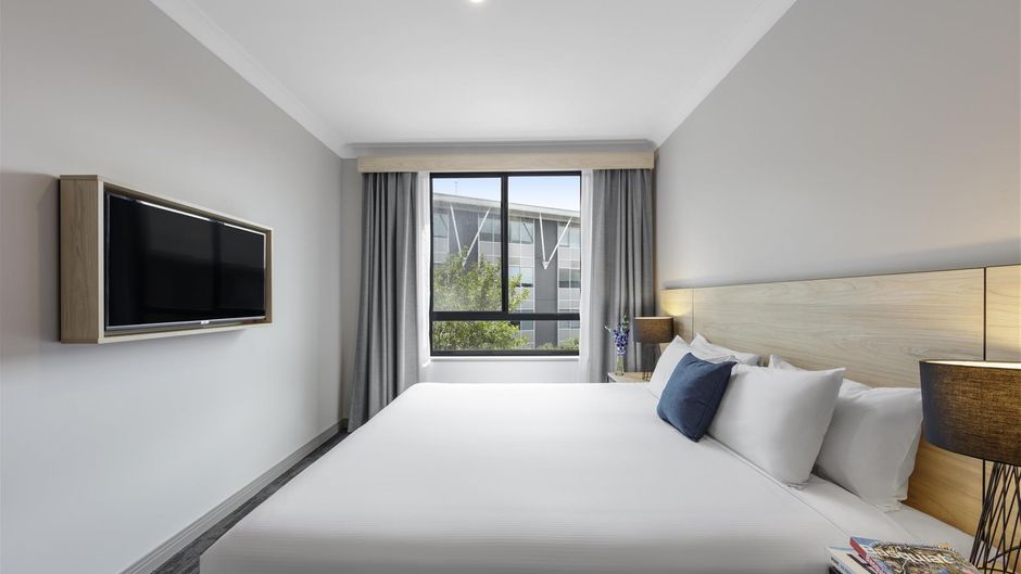 Oaks Sydney North Ryde Suites Room