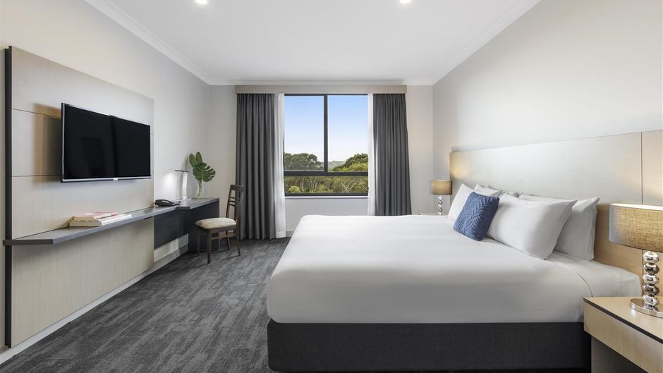 Oaks Sydney North Ryde Suites Room