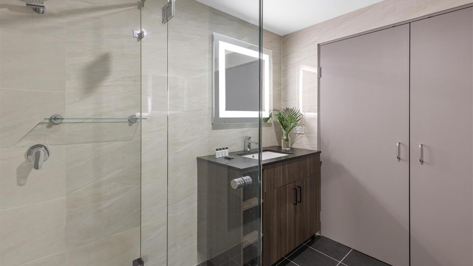 Oaks Sydney North Ryde Suites Room