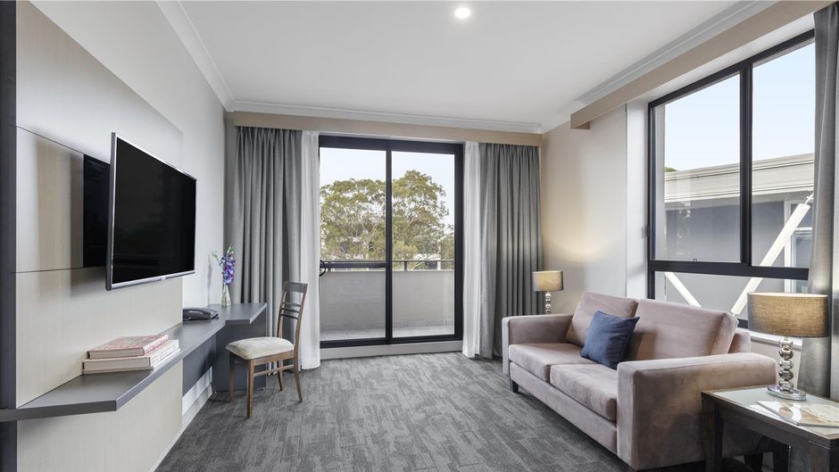 Oaks Sydney North Ryde Suites Room