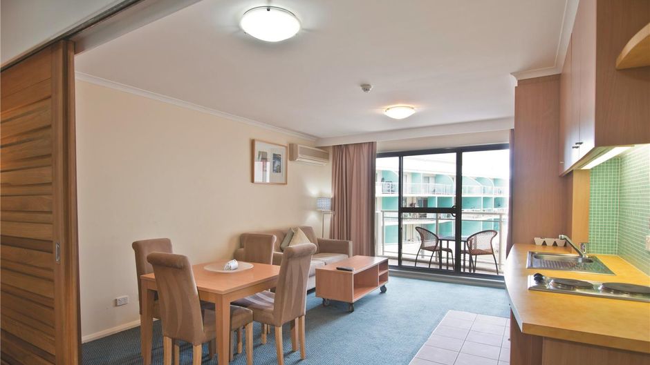 Oaks The Entrance Waterfront Suites Suite