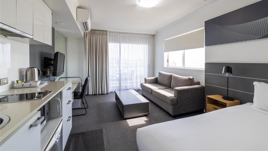 Oaks Townsville Metropole Hotel Room