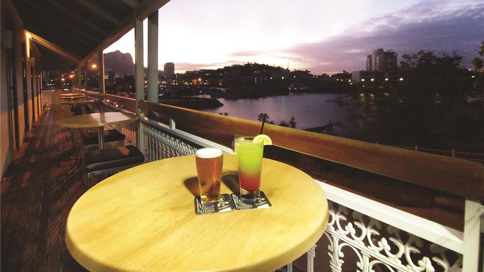 Oaks Townsville Metropole Hotel Restaurant