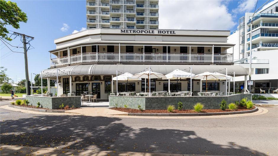 Oaks Townsville Metropole Hotel Exterior