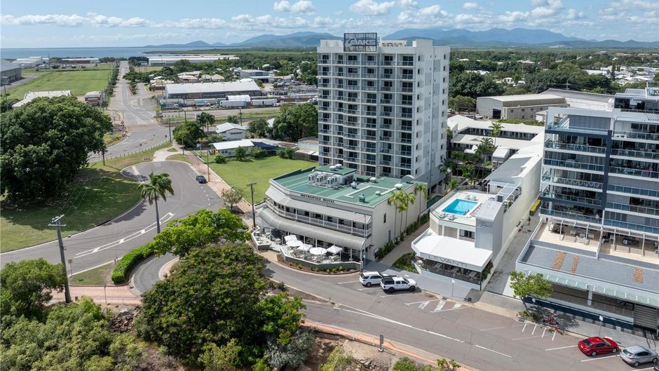 Oaks Townsville Metropole Hotel Exterior