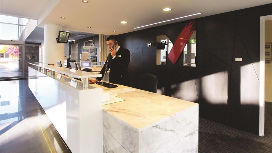 Oaks Townsville Metropole Hotel Lobby