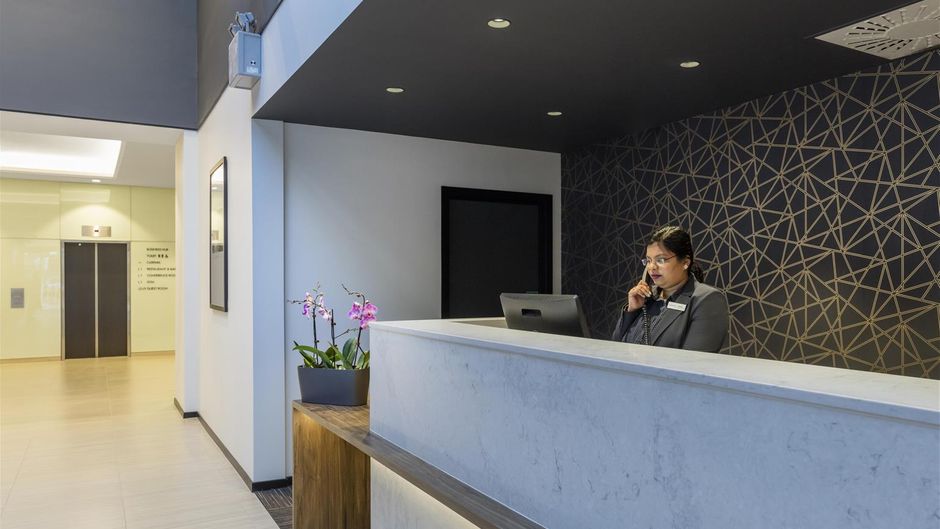Oaks Wellington Hotel Lobby