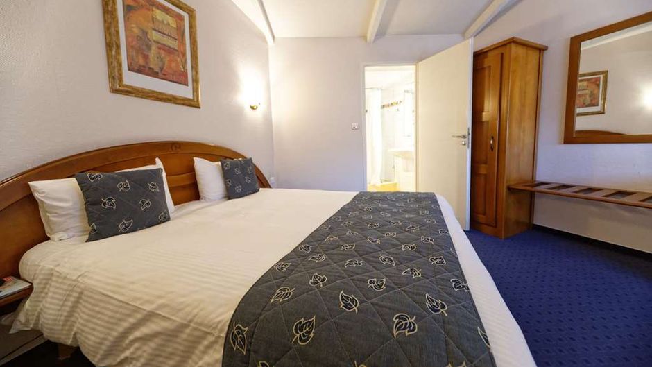 Charme Hotel Audincourt Room