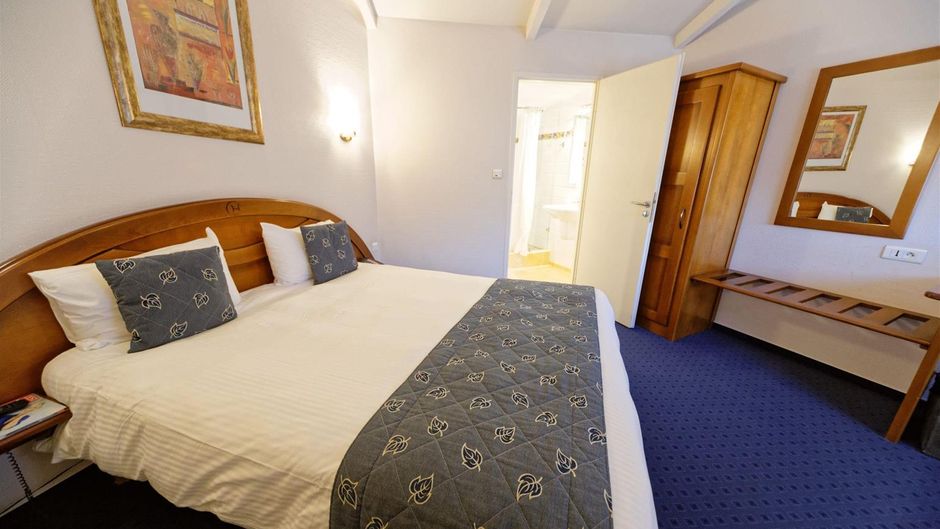 Charme Hotel Audincourt Room