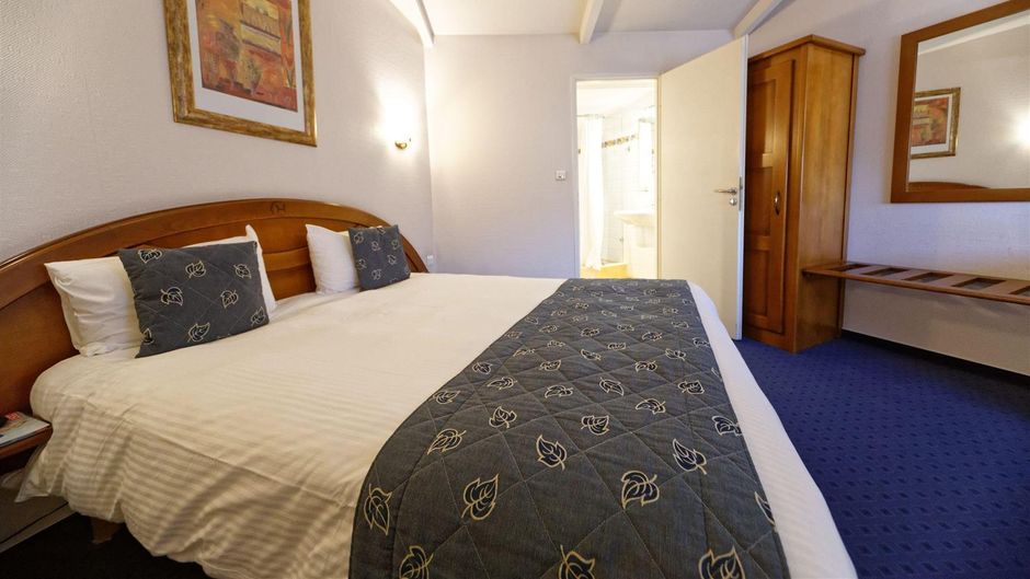 Charme Hotel Audincourt Room